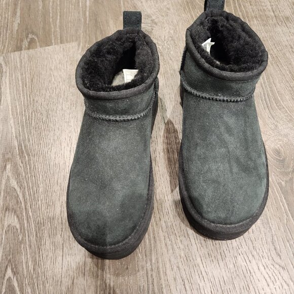UGG Classic Ultra Mini Platform Boots - Picture 5 of 5